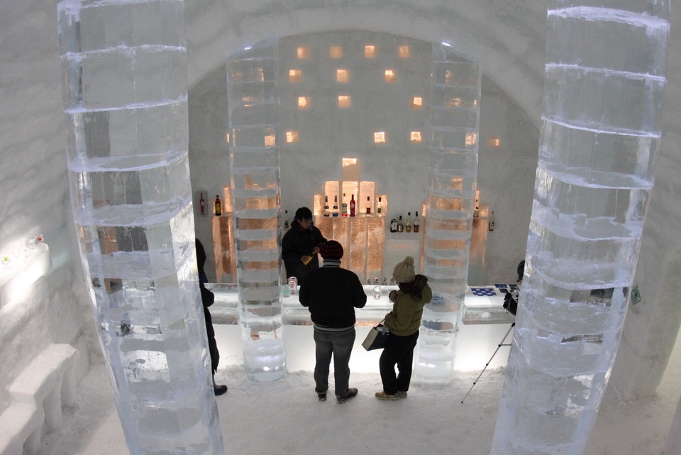 Lạc vào ngôi làng băng tuyết thần tiên, tắm onsen giữa bể tắm làm từ băng - 3 Lạc vào ngôi làng băng tuyết thần tiên, tắm onsen giữa bể tắm làm từ băng - 3