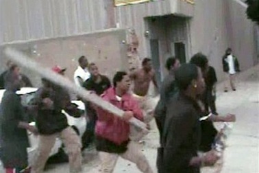 Mỹ: Sốc vì video một nhóm học sinh đánh bạn học tới chết