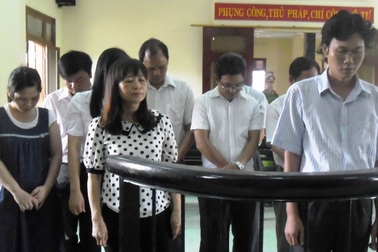 10 cán bộ tham ô, 6 bị cáo lãnh án tù giam