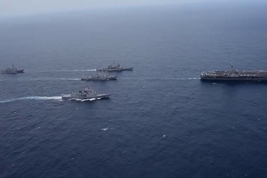 Tàu sân bay USS Carl Vinson - "pháo đài không thể đánh chìm" của Mỹ