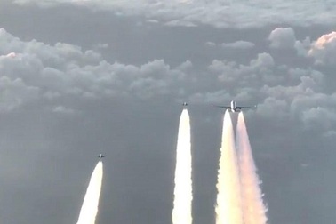 Chiến đấu cơ Đức áp sát máy bay chở hàng trăm khách mất liên lạc