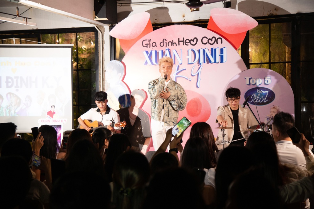 Xuân Định Vietnam Idol: Từng nghỉ học làm phục vụ để mưu sinh - 1 Xuân Định Vietnam Idol: Từng nghỉ học làm phục vụ để mưu sinh - 1