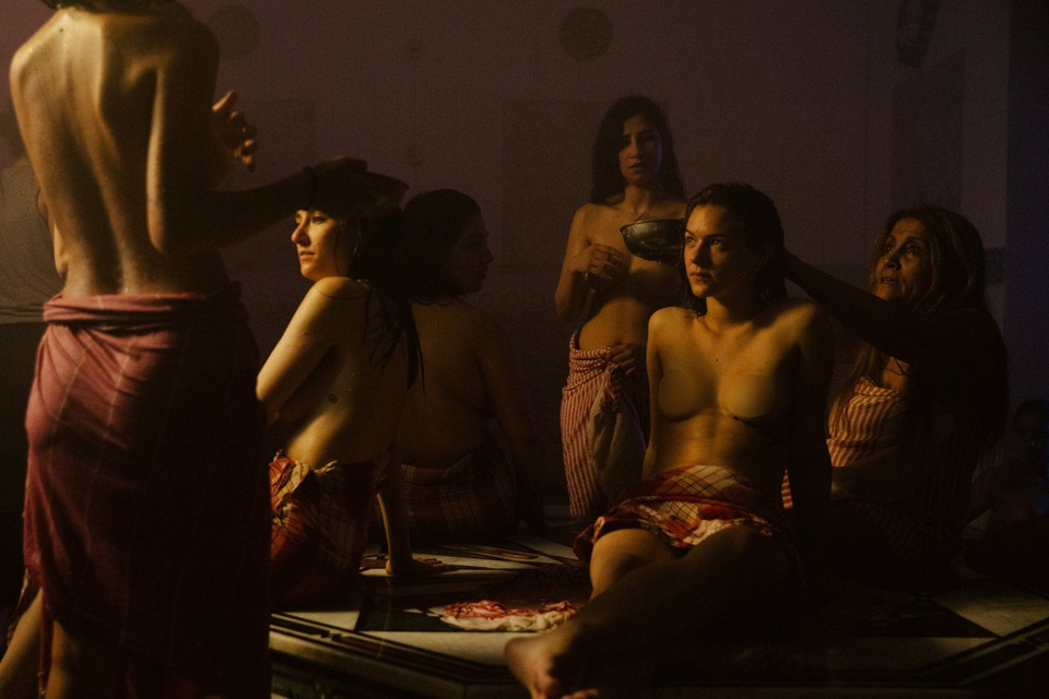 Bộ ảnh trong nhà tắm làm thay đổi cách nhìn về phụ nữ Ả Rập - 4