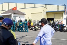 Hàng trăm lao động ở Bình Dương bơ vơ trong ngày đầu làm việc sau Tết