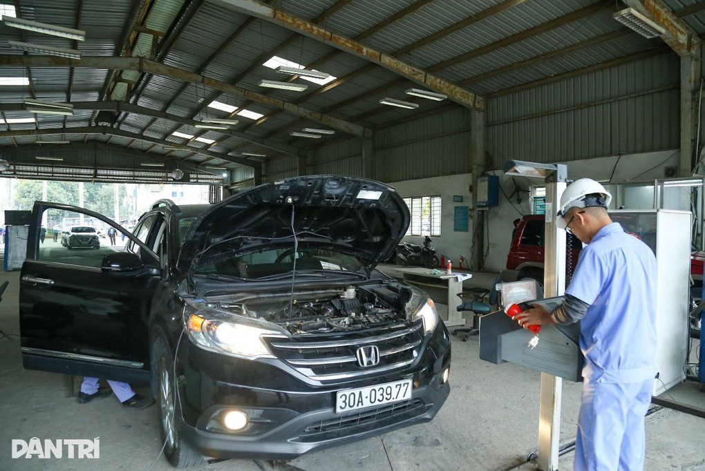 Cục Đăng kiểm chỉ đạo khẩn sau vụ xe có 1 đèn lùi bị từ chối kiểm định - 1 Cục Đăng kiểm chỉ đạo khẩn sau vụ xe có 1 đèn lùi bị từ chối kiểm định - 1