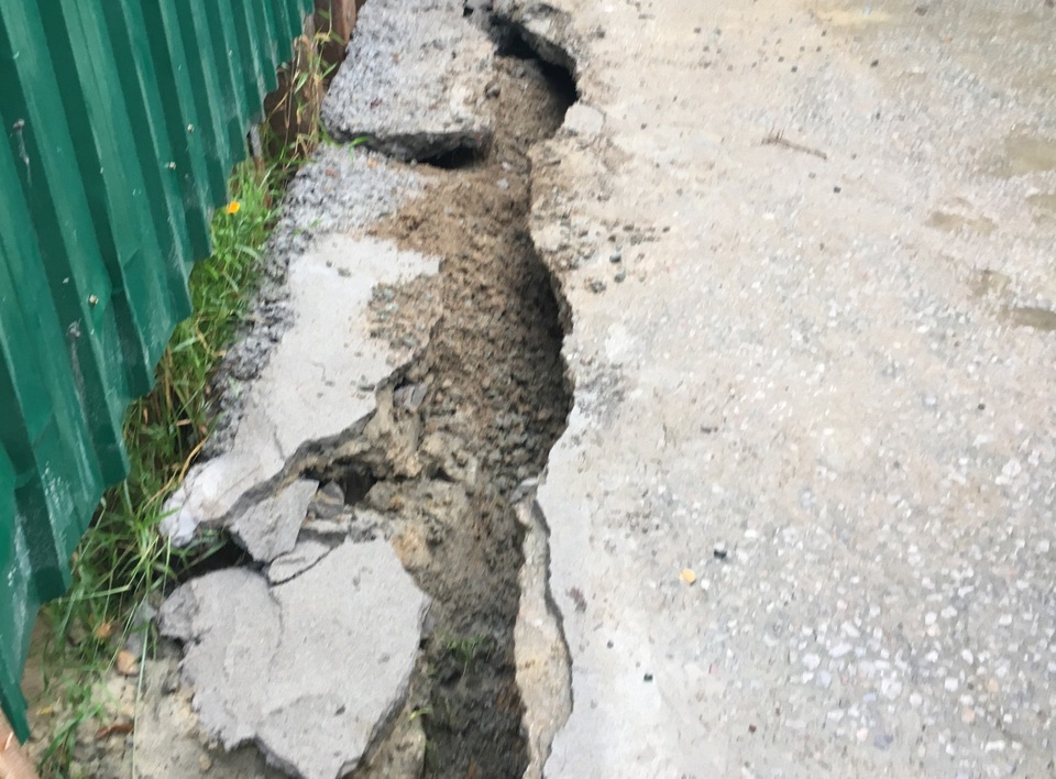 Nhà cửa nứt nẻ, người dân phẫn nộ tố chủ đầu tư dự án triệu đô thất hứa - 6 Nhà cửa nứt nẻ, người dân phẫn nộ tố chủ đầu tư dự án triệu đô thất hứa - 6