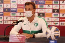 HLV Saudi Arabia: "Chúng tôi không thể đánh giá thấp tuyển Việt Nam"