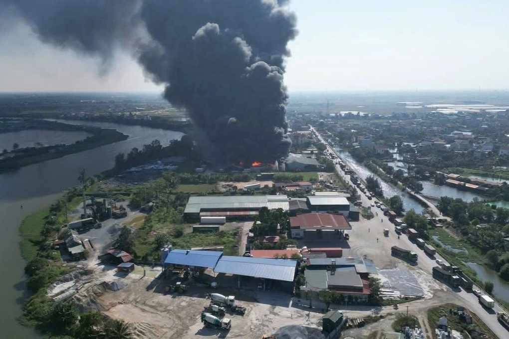 Cháy lớn xưởng nhựa ở Hải Phòng - 1