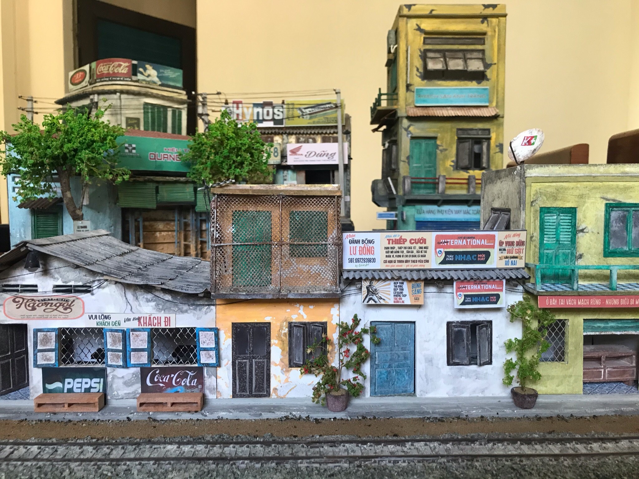 Chàng trai 9x đem hoài niệm vào những mô hình chân thực, sống động - 2 Chàng trai 9x đem hoài niệm vào những mô hình chân thực, sống động - 2