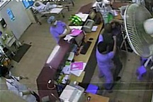 Người nhà bệnh nhân hành hung bác sĩ ngay trong phòng cấp cứu