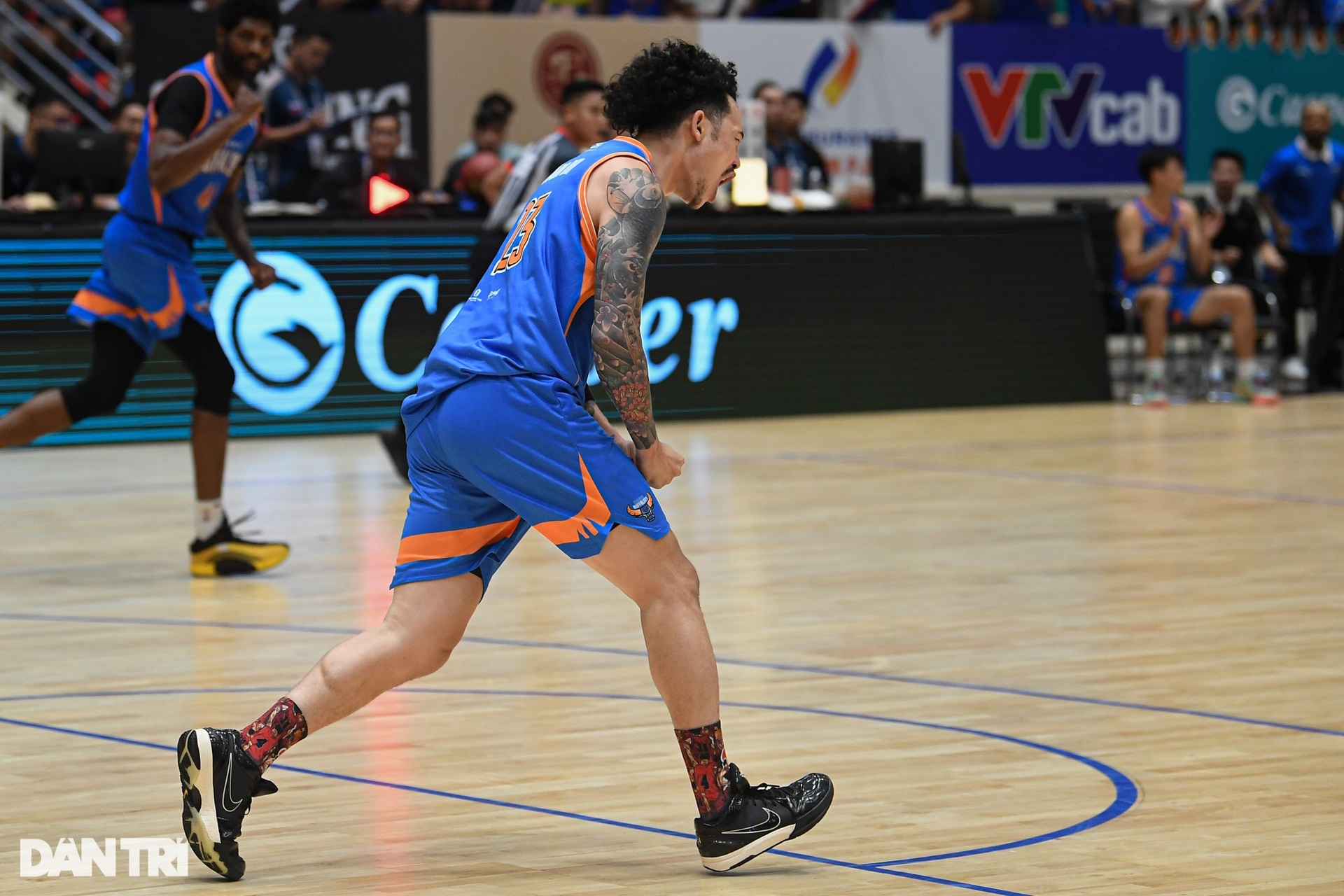 Ngôi sao tuyển Việt Nam tỏa sáng, Hanoi Buffaloes có chiến thắng ngược dòng - 10 Ngôi sao tuyển Việt Nam tỏa sáng, Hanoi Buffaloes có chiến thắng ngược dòng - 10