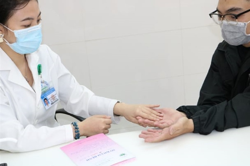 Nhiều người tổn thương da vì thường xuyên sát khuẩn phòng Covid-19 - 1 Nhiều người tổn thương da vì thường xuyên sát khuẩn phòng Covid-19 - 1