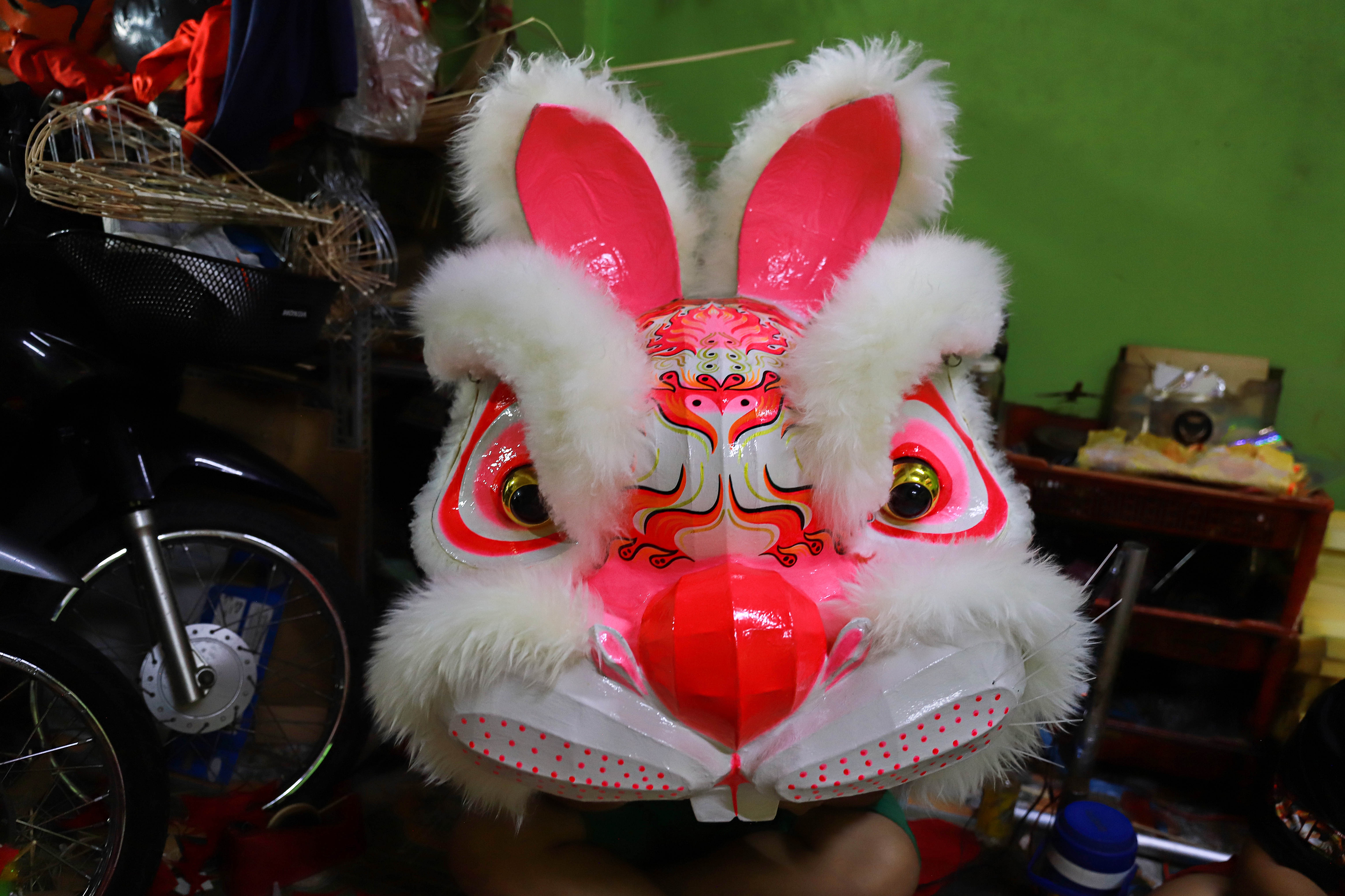 Kiếm hàng trăm triệu đồng ngày cận Tết nhờ làm linh vật may mắn, phát tài - 2 Kiếm hàng trăm triệu đồng ngày cận Tết nhờ làm linh vật may mắn, phát tài - 2