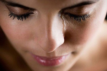 Bí mật của tấm ảnh người đẹp "ngủ quên" hơn 10 năm trong ví chồng