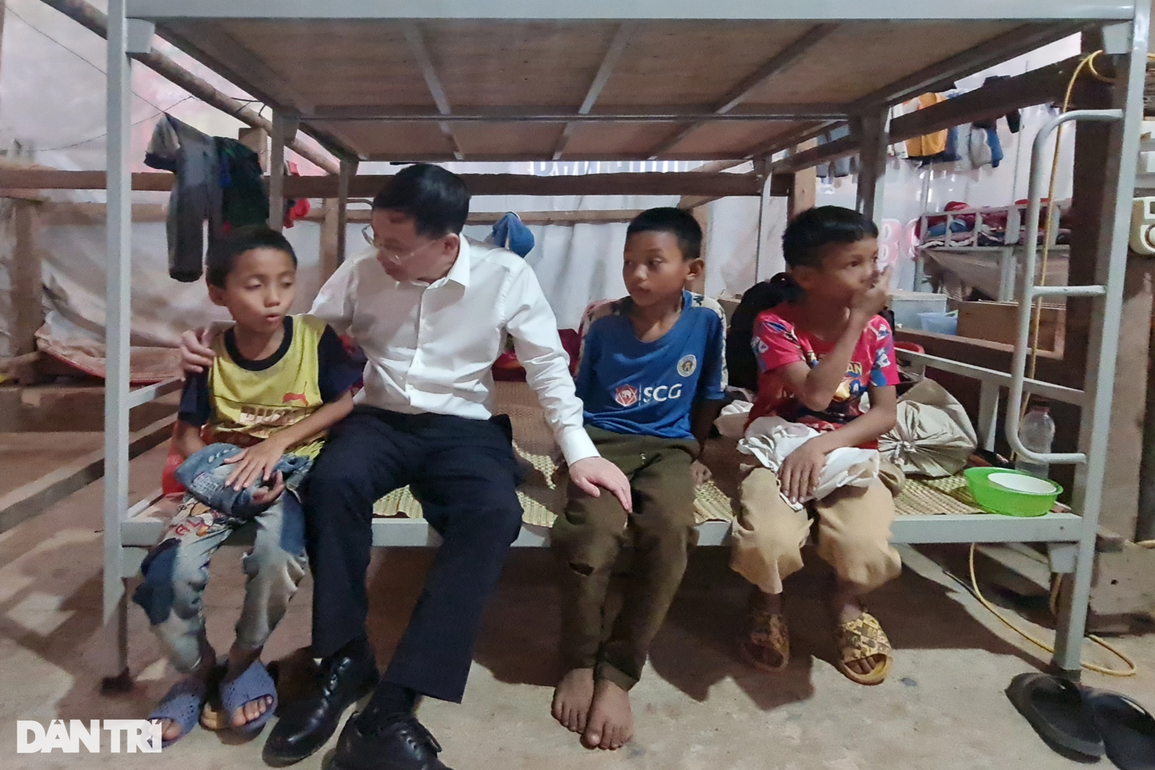 Khởi công xây điểm trường Dân trí giúp học sinh nghèo biên giới Việt - Lào - 5 Khởi công xây điểm trường Dân trí giúp học sinh nghèo biên giới Việt - Lào - 5