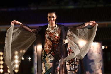 Dàn mẫu Việt đẹp tuyệt trong "Đêm Phương Đông"