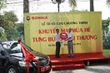 Sơn Hà khuyến mãi hè: Chiếc Camry đầu tiên đã có chủ