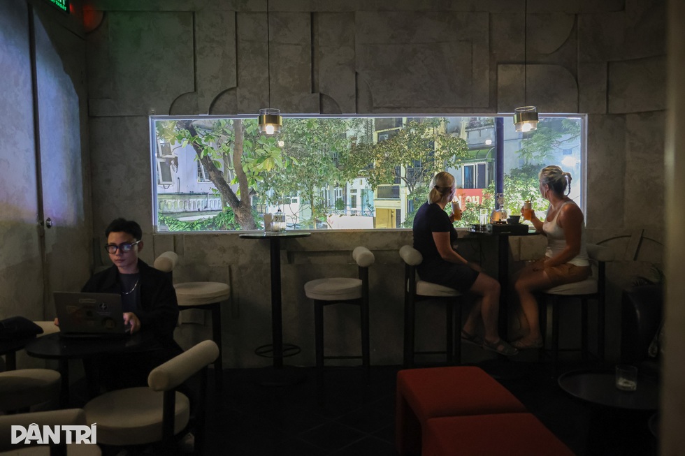 Hà Nội: Người trẻ đi bar 6 lần một tuần để... làm việc - 2