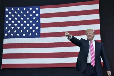 Ông Trump dọa bỏ tù người đốt cờ Mỹ