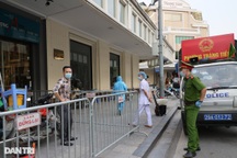 Cách ly y tế tòa nhà 91 Đinh Tiên Hoàng ngay sát hồ Gươm do dịch Covid-19