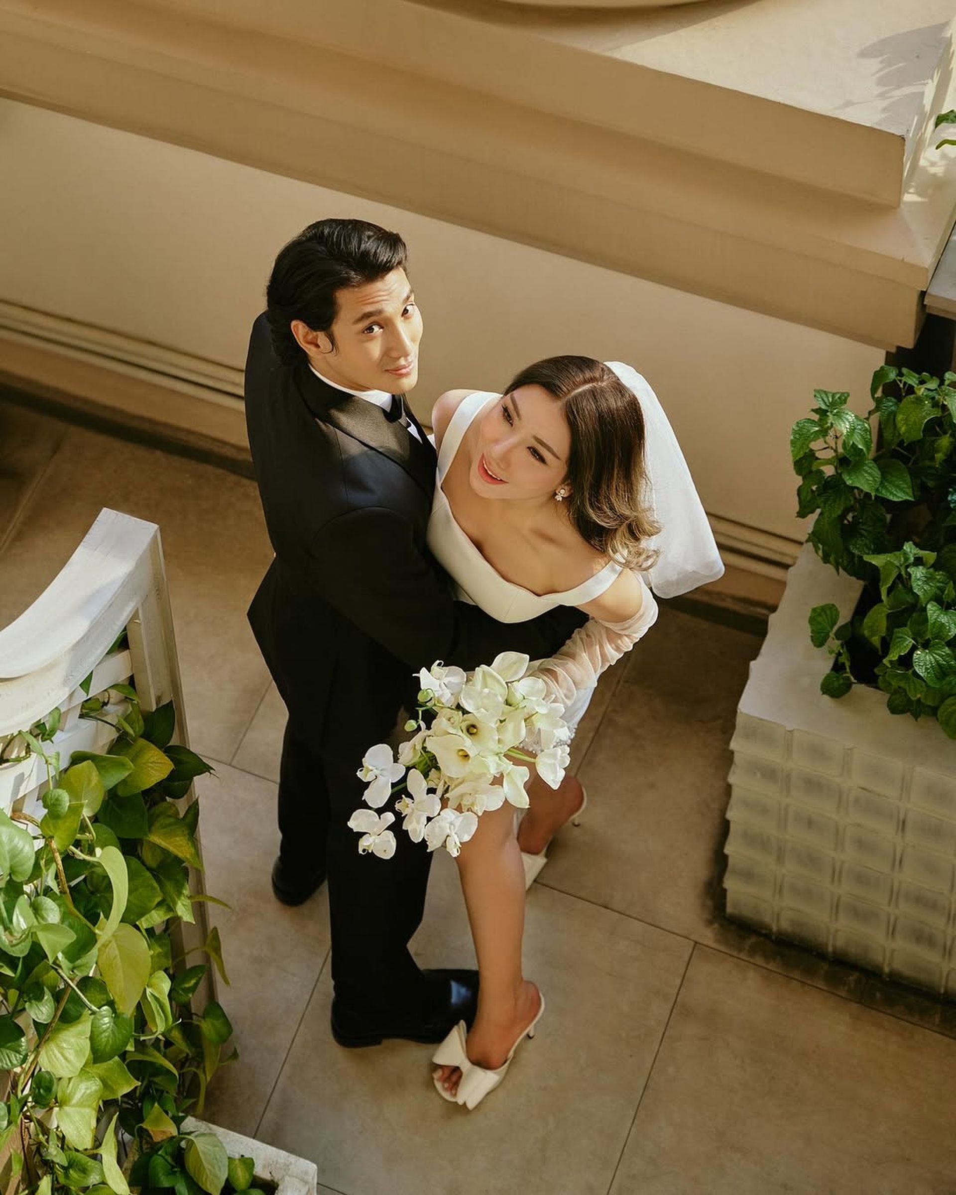 Người đàn ông đẹp trai nhất thế giới năm 2021 vừa cưới vợ - 6