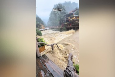 Bão số 10 làm đảo lộn chuyến đi, du khách hẹn ngày trở lại Việt Nam