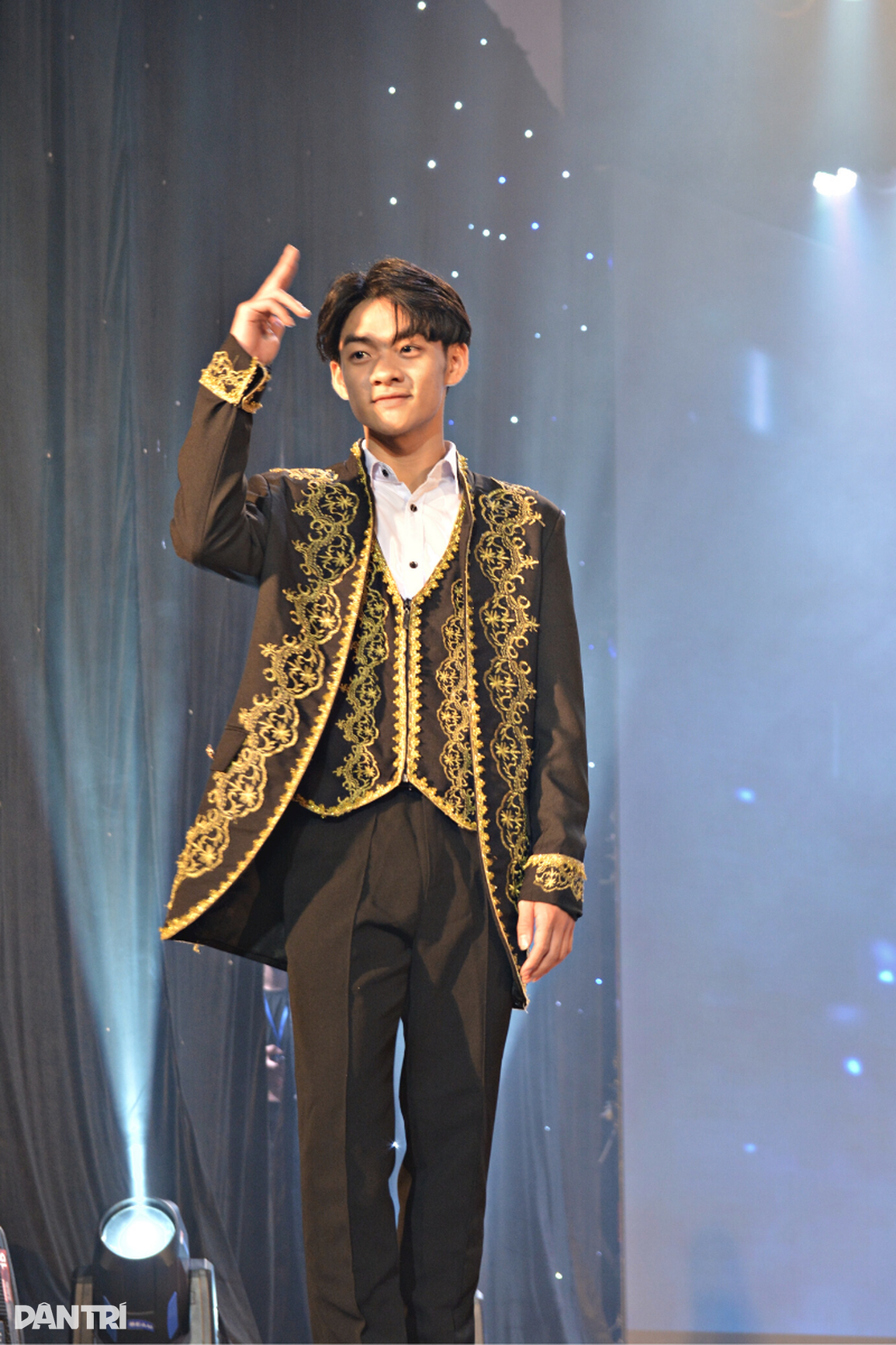 Tìm ra tân vương sinh viên của Đại học Kinh tế quốc dân - 13 Tìm ra tân vương sinh viên của Đại học Kinh tế quốc dân - 13