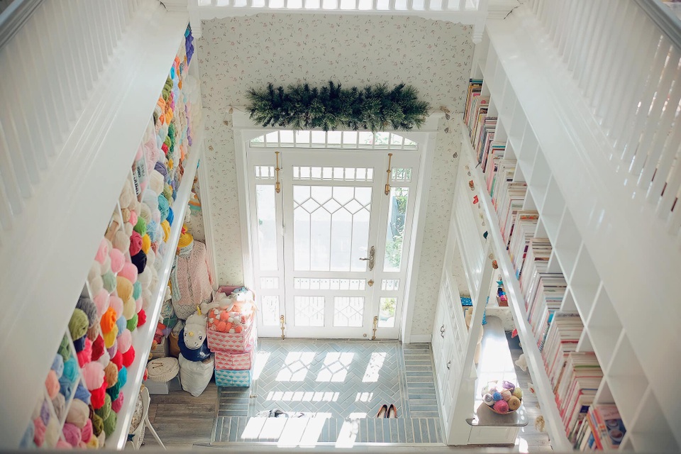 Mẹ đảm tậu hàng nghìn cuộn len, trang trí ngôi nhà đẹp như trên phim - 3