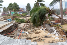 Đường lên bán đảo Sơn Trà tan hoang sau mưa lũ lịch sử