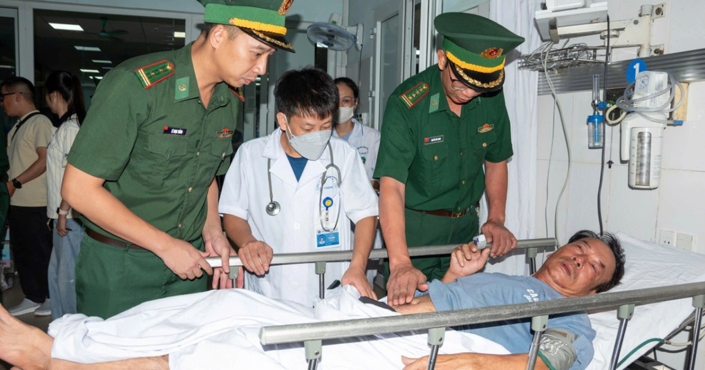 Xuyên đêm tiếp nhận, cấp cứu ngư dân tàu cá gặp nạn trên biển Hải Phòng - 3