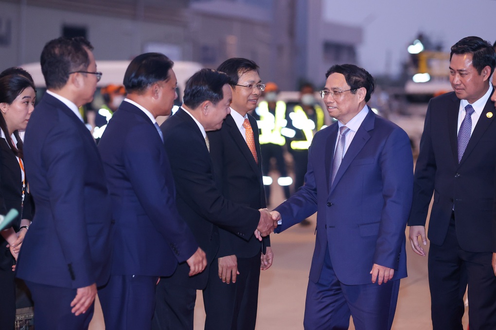 Thủ tướng đến Lào, chuẩn bị tham dự Hội nghị Cấp cao Ủy hội sông Mekong - 3 Thủ tướng đến Lào, chuẩn bị tham dự Hội nghị Cấp cao Ủy hội sông Mekong - 3