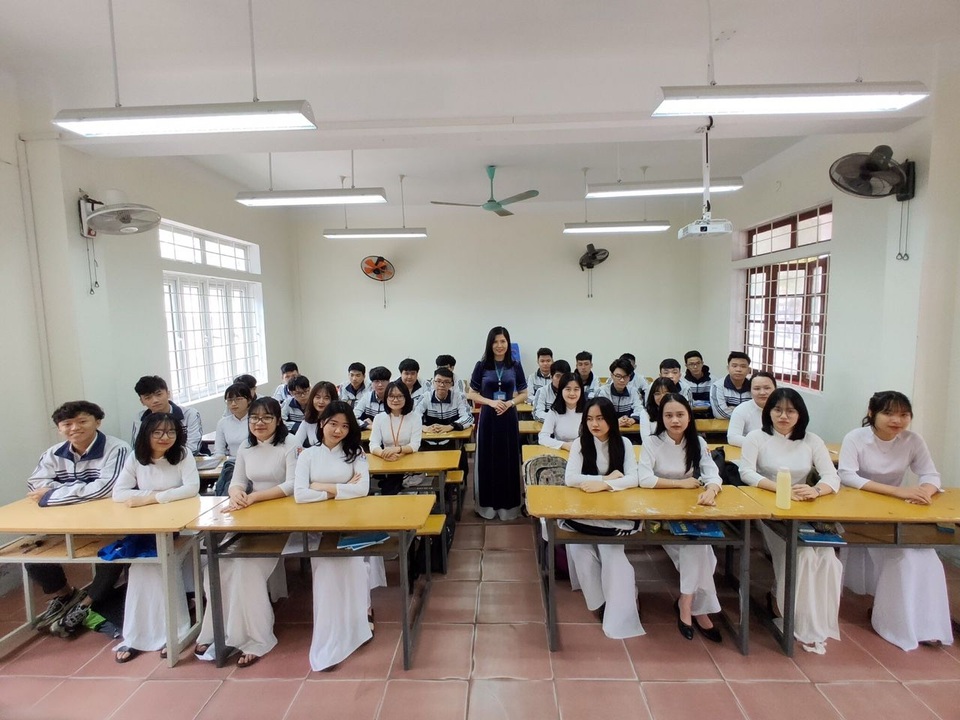 Áo dài học đường - Dấu ấn khó phai trong “Tuần lễ Áo dài” - 4 Áo dài học đường - Dấu ấn khó phai trong “Tuần lễ Áo dài” - 4
