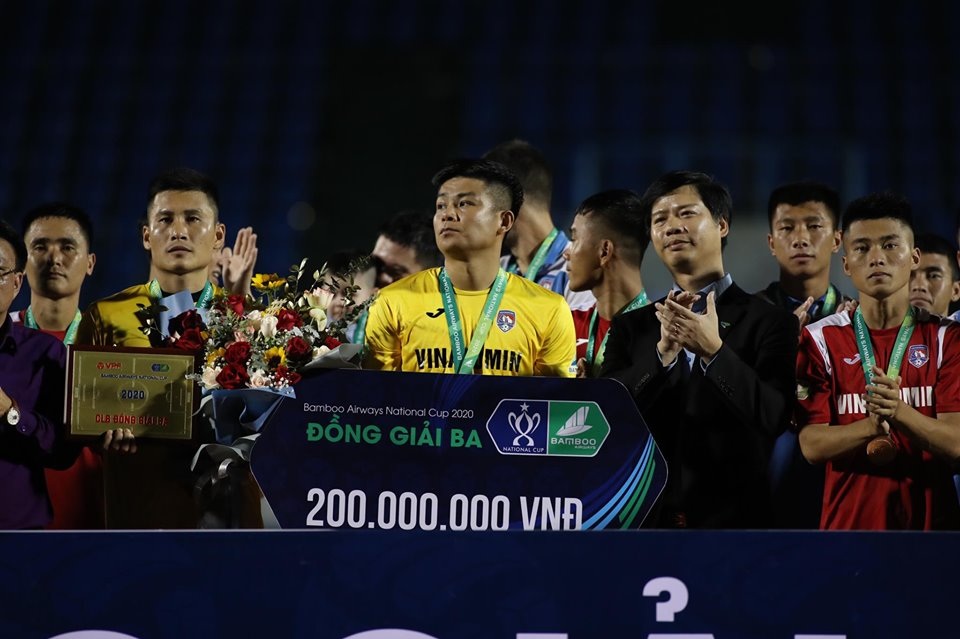 Hậu vệ Bùi Tiến Dũng toả sáng, CLB Viettel vào chung kết cúp Quốc gia - 4 Hậu vệ Bùi Tiến Dũng toả sáng, CLB Viettel vào chung kết cúp Quốc gia - 4