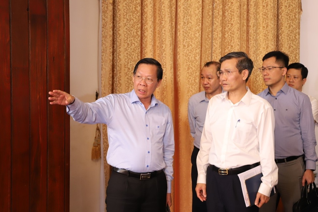 Chủ tịch TPHCM kiểm tra việc chuẩn bị lễ viếng Tổng Bí thư Nguyễn Phú Trọng - 1 Chủ tịch TPHCM kiểm tra việc chuẩn bị lễ viếng Tổng Bí thư Nguyễn Phú Trọng - 1