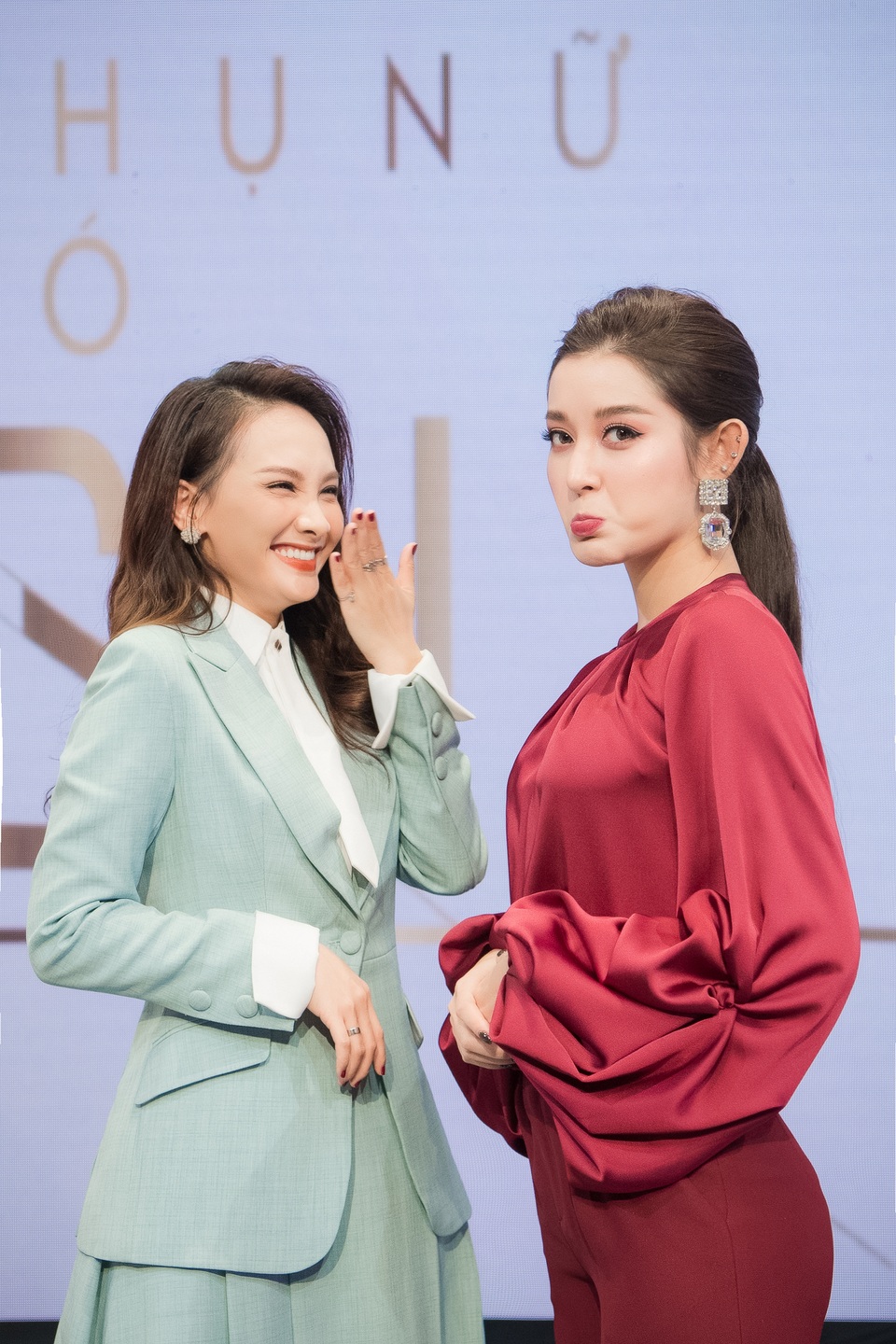 Đứng lên bục cao, Bảo Thanh vẫn bị Huyền My “dìm hàng” chiều cao - 9 Đứng lên bục cao, Bảo Thanh vẫn bị Huyền My “dìm hàng” chiều cao - 9