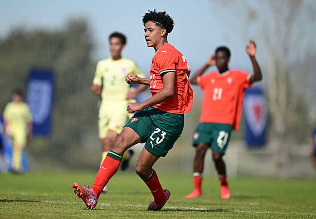 Ronaldo và con trai cùng ghi bàn trong ngày kỷ niệm đặc biệt - 2