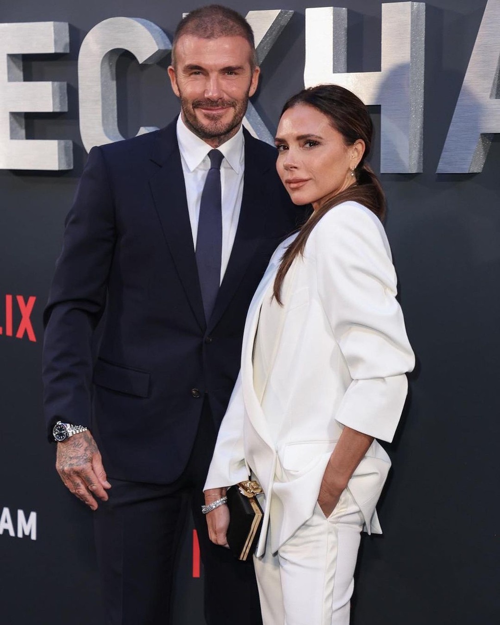 Gãy chân vì tập gym, Victoria Beckham chống nạng và đi giày cao gót - 2 Gãy chân vì tập gym, Victoria Beckham chống nạng và đi giày cao gót - 2