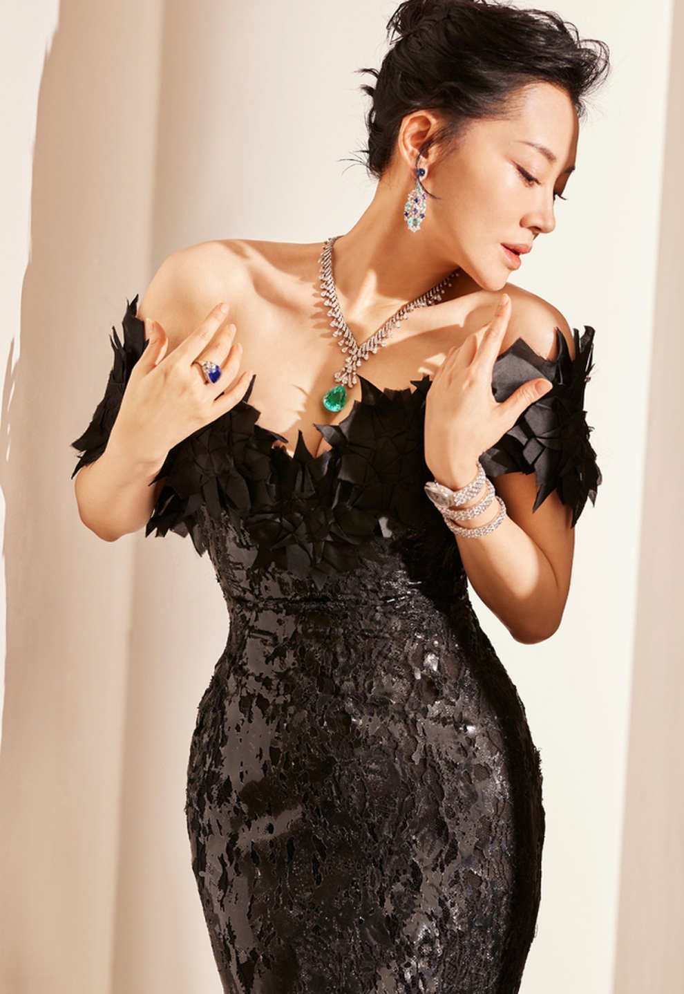 Sắc vóc rực rỡ và gợi cảm của Nhậm Doanh Doanh Hứa Tình ở tuổi 52 - 5