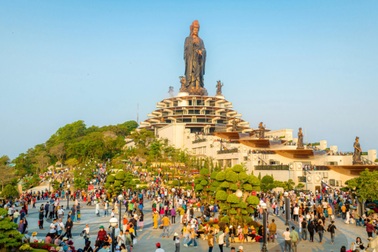 Núi Bà Đen sẽ đón cột mốc 2 triệu lượt khách vào đúng dịp 8/3