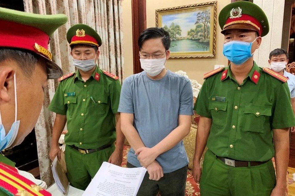 Bắt Chủ tịch, Giám đốc Tập đoàn Khải Tín: Có người tố bị lừa đảo 56 tỷ đồng - 3 Bắt Chủ tịch, Giám đốc Tập đoàn Khải Tín: Có người tố bị lừa đảo 56 tỷ đồng - 3