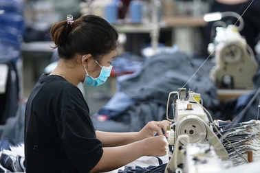 Người dân TPHCM mong các chính sách "chặn đứng" làn sóng sa thải