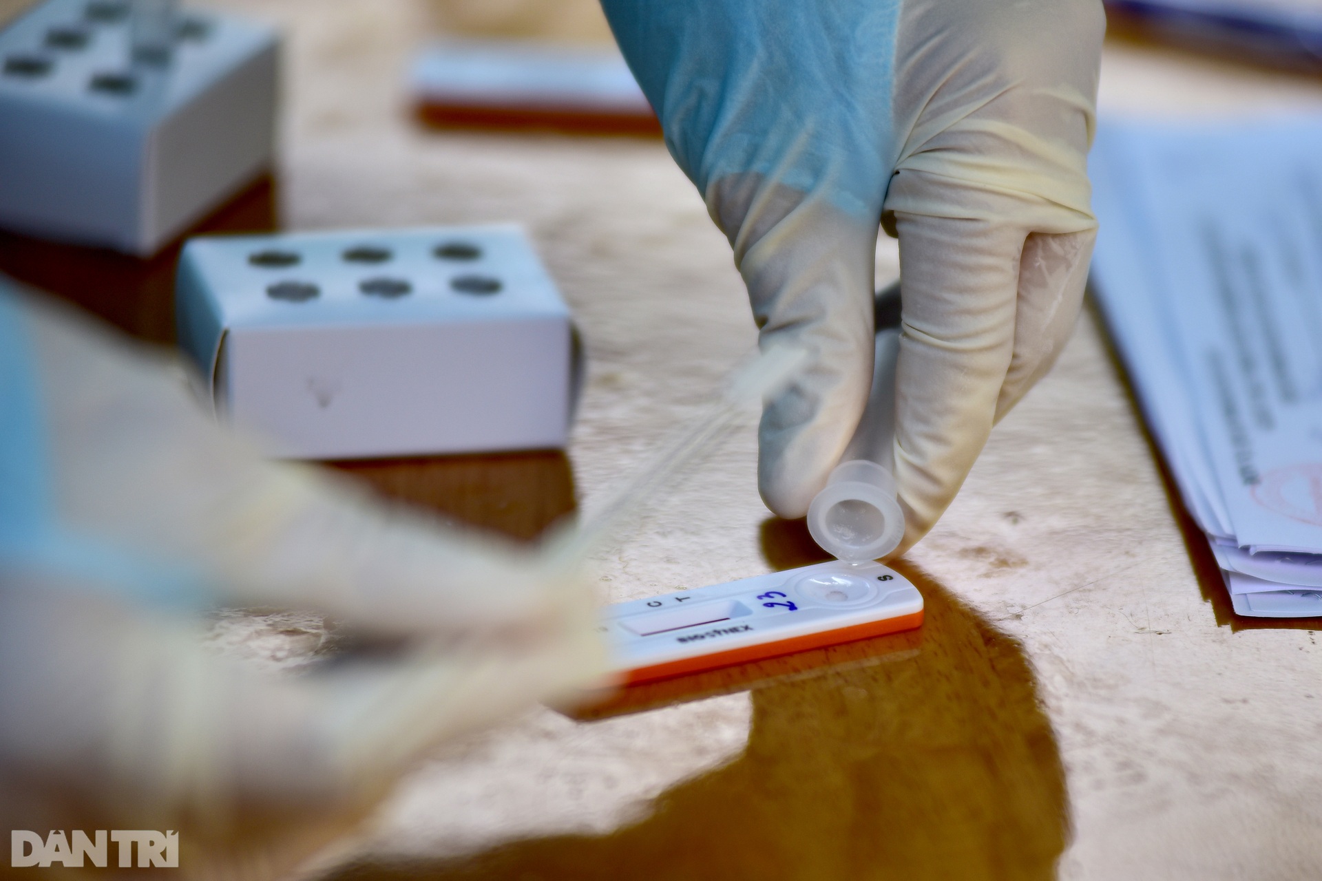 Shipper ở TPHCM chạy khắp nơi mới tìm được điểm test nhanh Covid-19 - 9 Shipper ở TPHCM chạy khắp nơi mới tìm được điểm test nhanh Covid-19 - 9