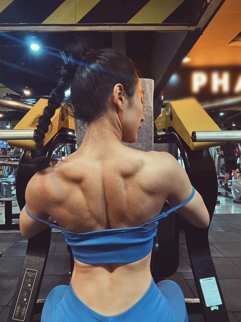 Angela Phương Trinh nhiều năm nâng tạ: Vòng 3 trái đào, cơ bắp cuồn cuộn - 10 Angela Phương Trinh nhiều năm nâng tạ: Vòng 3 trái đào, cơ bắp cuồn cuộn - 10