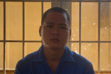 Tên trộm xe máy bị người dân tóm gọn khi tháo chạy được 10m