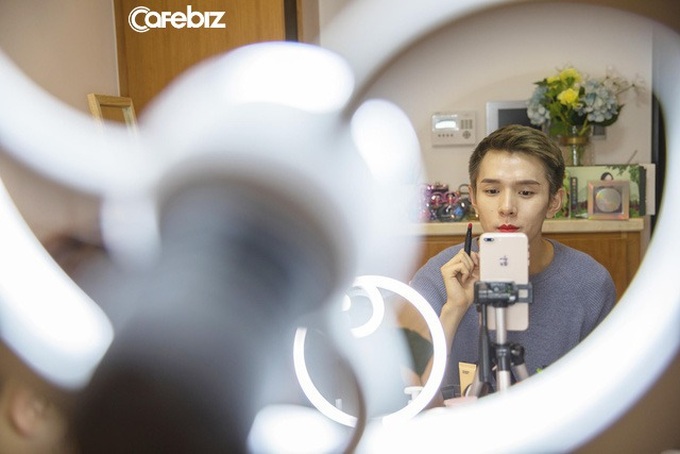 Từ livestreamer thành tỷ phú: thứ thực sự giới hạn con người, là thái độ của họ với tiền bạc - Ảnh 2. Từ livestreamer thành tỷ phú: thứ thực sự giới hạn con người, là thái độ của họ với tiền bạc - Ảnh 2.