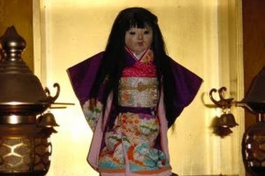 Ngôi đền cổ hút khách nhờ lời đồn bí ẩn về câu chuyện búp bê tóc tự mọc dài