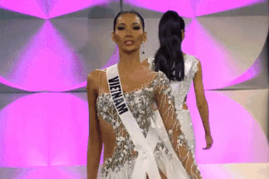 Hoàng Thuỳ tung váy xuất thần, hô vang “Việt Nam” tại bán kết Hoa hậu Hoàn vũ