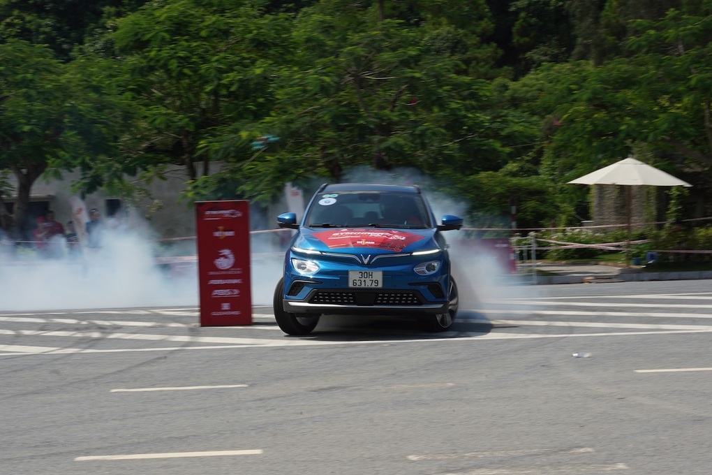 Màn đua nghẹt thở của VF e34 tại giải đua Gymkhana bằng xe điện đầu tiên - 5 Màn đua nghẹt thở của VF e34 tại giải đua Gymkhana bằng xe điện đầu tiên - 5