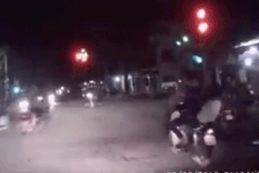 Ngồi sau "tổ lái": Nên... xuống xe trước