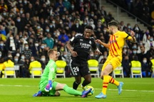 HLV Xavi sốc khi chứng kiến Barcelona thắng đậm Real Madrid